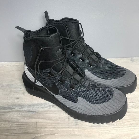 NWT Nike Air Wild Mid Mens Triple Black Boots - Picture 2 of 8
